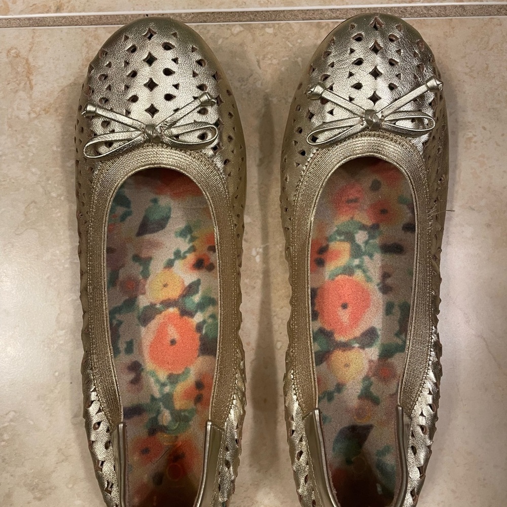 Vionic Surin Gold Ballet Flats 8.5